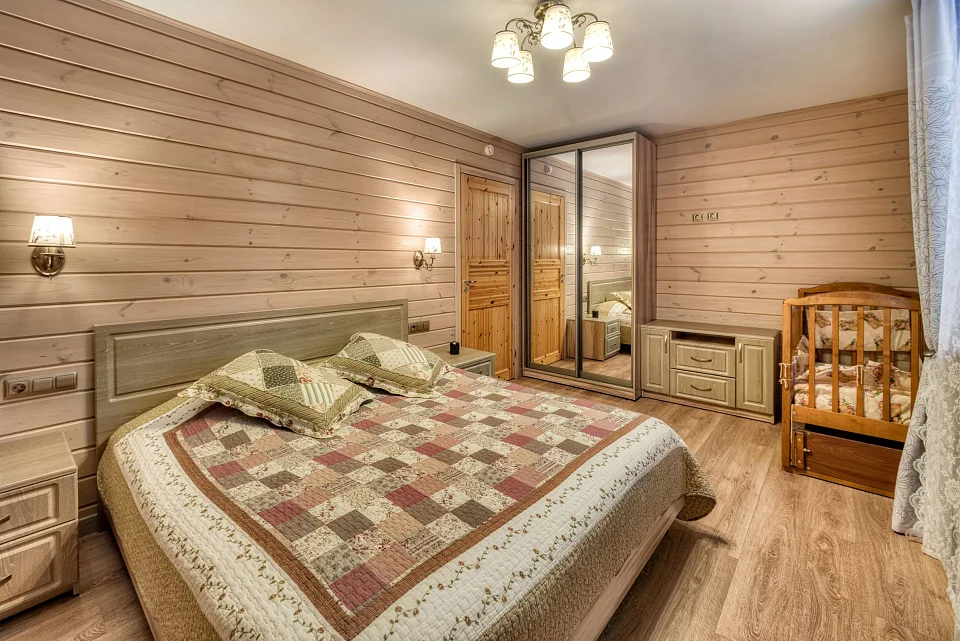 Дом с камином и кухней